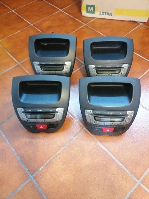 86120-0h010 Autoradio CD Aux Citroen C1 Peugeot 107 Toyota Aygo - Immagine 1 di 4