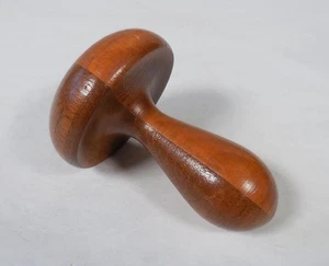 Calcetín de madera pequeño con forma de hongo Darner vintage, 3,5" de largo - Imagen 1 de 6