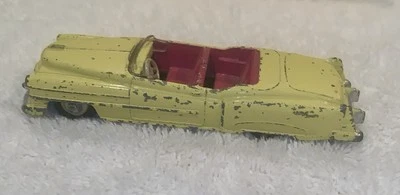 Original Dinky Toys 131 Cadillac Eldorado Tourer con caja auto coche amarillo Foto 1 de 4