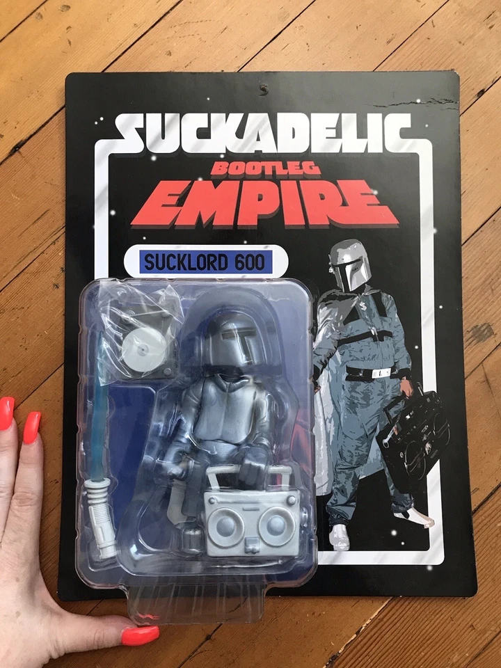 SUCKADELIC SUCKLORD 600 EDICIÓN PLATA 13" 150 piezas SELLADO -Imperio Gay Foto 1 de 1