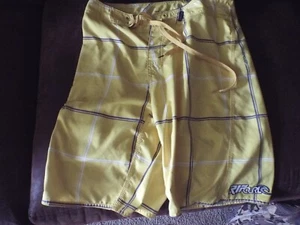 RIP CURL MIRAGE HERREN SURF SHORTS BADEHOSE BADEANZUG GR 32 GELB - Bild 1 von 3