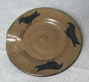 Plato de cerámica de estudio hecho a mano Redware con soporte para pulgar - 3 cuervos negros - 201 - Imagen 1 de 5