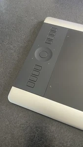 Wacom Intuos Pro PTH-651 SE Medium Pen & Touch Tablet in Box + Extra Tips - Picture 1 of 6