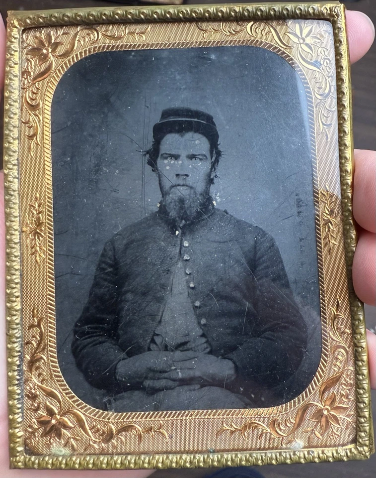 Civil War 1/4 Tintype Photo Of Union Soldier  - Image 1 of 1