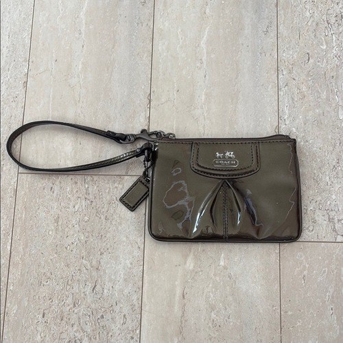 Coach Madison Braccialetto in pelle verniciata peltro metallizzato grigio 4"x6"