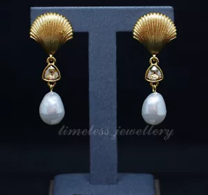 Signed OSCAR DE LA RENTA Scallop Shell Imitation Pearl Earrings - Picture 1 of 4