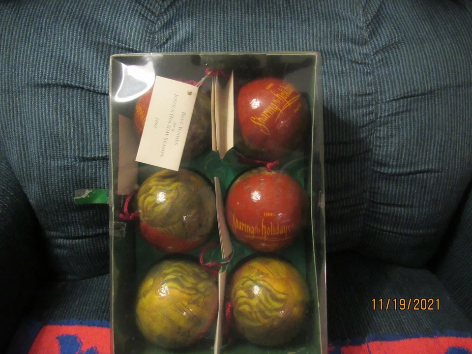 MARSHALL FIELD'S - DAYTON'S HUDSON'S 6 Paper Mache Ball 1990 ORNAMENT With TAG - Image 1 of 4
