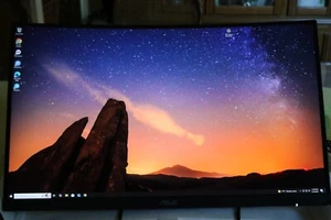 ASUS TUF Gaming VG27WQ1B 27 Curved Monitor, 1440P WQHD (2560 x 1440), 165Hz - Bild 1 von 8