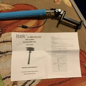 Itek by SoundLogic Pocket Selfie-Stick with Cable - Blue - Picture 1 of 2