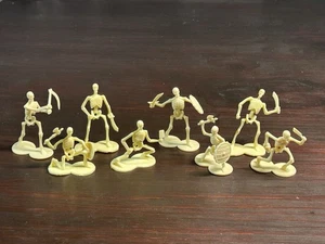 Skeleton Warriors - 8 Poses - Plastic - 54mm - Fantasy/Occult Dioramas - 1970s - Picture 1 of 5