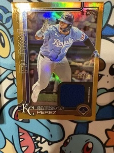2025 Topps Series 2 Salvador Perez Gold /50 Game Used Jersey Relic #508 Royals - Bild 1 von 4