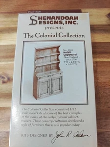 Shenandoah Designs Colonial Hutch Schrank 1:12 Puppenhaus Miniatur Bausatz #3103 - Bild 1 von 3