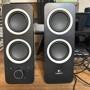 Logitech Z200 Multimedia Stereo Desktop/Laptop Aux Speakers 3.5mm Input Tested - Picture 1 of 5