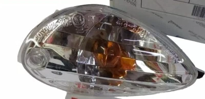 584780 FRECCIA POSTERI SINISTRA ORIGINALE PIAGGIO LIBERTY 50/125/150/200 2004-23 - Immagine 1 di 4