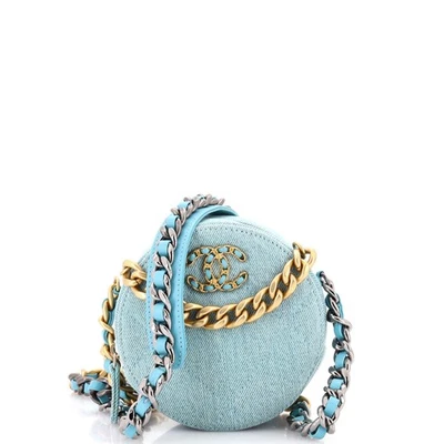 Clutch Chanel 19 redonda com corrente acolchoada denim - Imagem 1 de 4