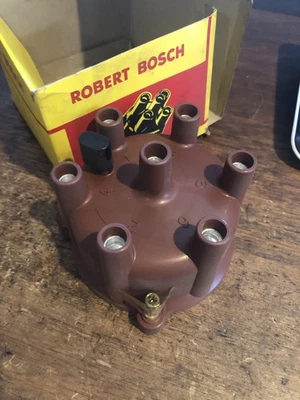 NEW Bosch Distributor Cap 03 157 / 03157 - Fits Toyota Celica & Cressida 1979-82 - Image 1 of 3