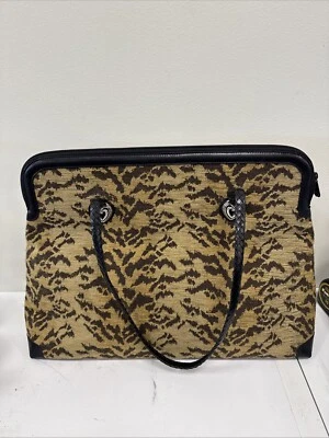 Bolso de Mano Alfombra Brighton Tapestry “Mikayla” Estampado Animal Foto 1 de 4