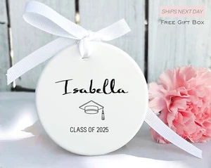 Adorno de Graduación Personalizado 2025 | Nombre Personalizado Cerámica Regalo con Caja de Regalo - Imagen 1 de 3