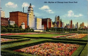 Skyline of Chicago from Grant Park Illinois Linen Postcard - Picture 1 of 2