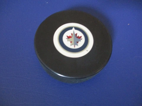 Winnipeg Jets Official NHL Logo Souvenir Autograph Hockey Puck * Cover