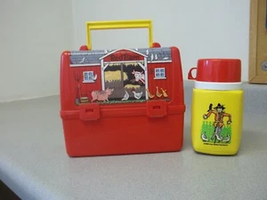 Lunchbox RED BARN 1981 King Seeley con thermos - Foto 1 di 22