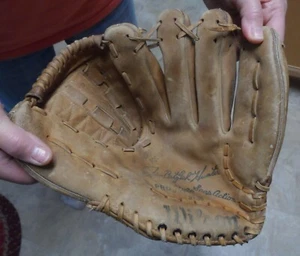 Model 8788 Wilson Dave Righetti New York Yankees Adult Baseball Glove - REDUCED! - Picture 1 of 4