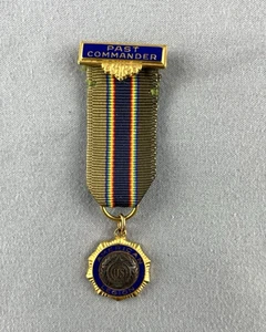 Spilla vintage American Legion medaglia e comandante passato con nastro - Foto 1 di 4