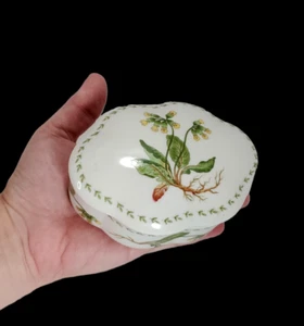 Takahashi Porcelain Trinket Box Oblong with Yellow Flowers 4-1/4" - Picture 1 of 8