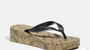 NWT Coach Women's Lynn Flip Flop Sandals, size 8 - Picture 1 of 3