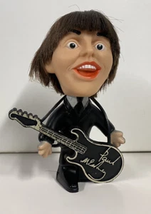BEATLES PAUL McCARTNEY HARD BODY REMCO SELTAEB DOLL 1964 WITH INSTRUMENT NICE! - Bild 1 von 4