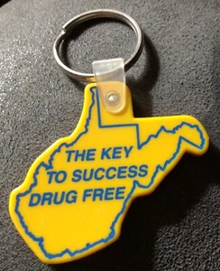 Llavero West Virginia 1985 vintage LA LLAVE DEL ÉXITO LIBRE DE DROGAS - plástico - Imagen 1 de 3