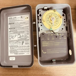 Intermatic T104R 208-277V Interruptor de Tiempo Electromecánico 24 Horas, Agujero Abierto - Imagen 1 de 5