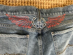 Pantalones de mezclilla bordados Lucky Brand para mujer 14/32 Y2K tachonados ala de ángel signo de la paz - Imagen 1 de 11