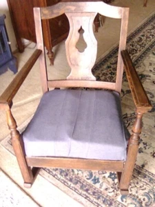Antique 1900's Oak Early Americana Rocking Chair - Picture 1 of 7