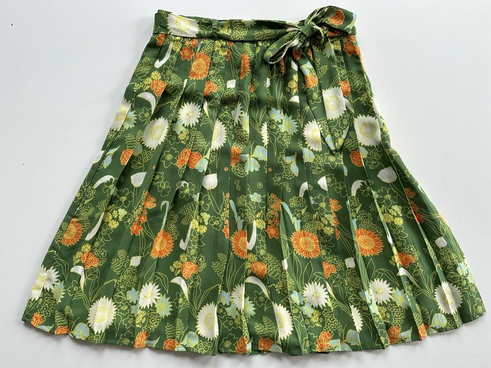 Modcloth Pleated Stay Sassy Floral Skater Skirt Women’s Size Medium - Image 1 of 4