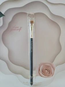 MAC 212 Flat Eye Definer Brush New - Picture 1 of 2