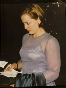 Gillian Anderson 8x10 High Quality Candid Photo - Picture 1 of 2