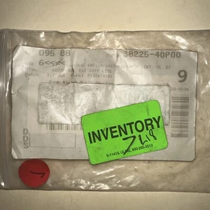 2003-2015 Infiniti/1990-2019 Nissan Cir Clip 38225-40P00 OEM SET OF 2 - Picture 1 of 5