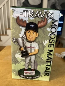 NEU VINTAGE 2009 TRAVIS ELCH MATTAIR TRIKOT SHORE BLUECLAWS WACKELKOPF IN BOX - Bild 1 von 9