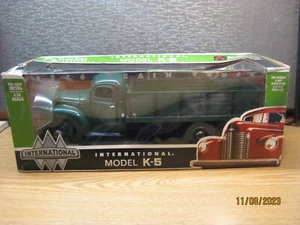 1/16 scale HIGHWAY 61 1946 INTERNATIONAL K-5 GREEN GRAIN TRUCK #40041 - Picture 1 of 23