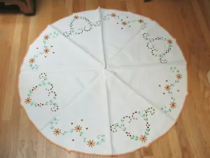 Vintage Hand Embroidered Dark Gold Daisies White Round Tablecloth 42” - Picture 1 of 9