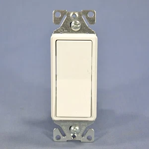 Cooper SCRATCHED White 3-Way Decorator Rocker Wall Light Switch 15A Bulk 7503W - Picture 1 of 5