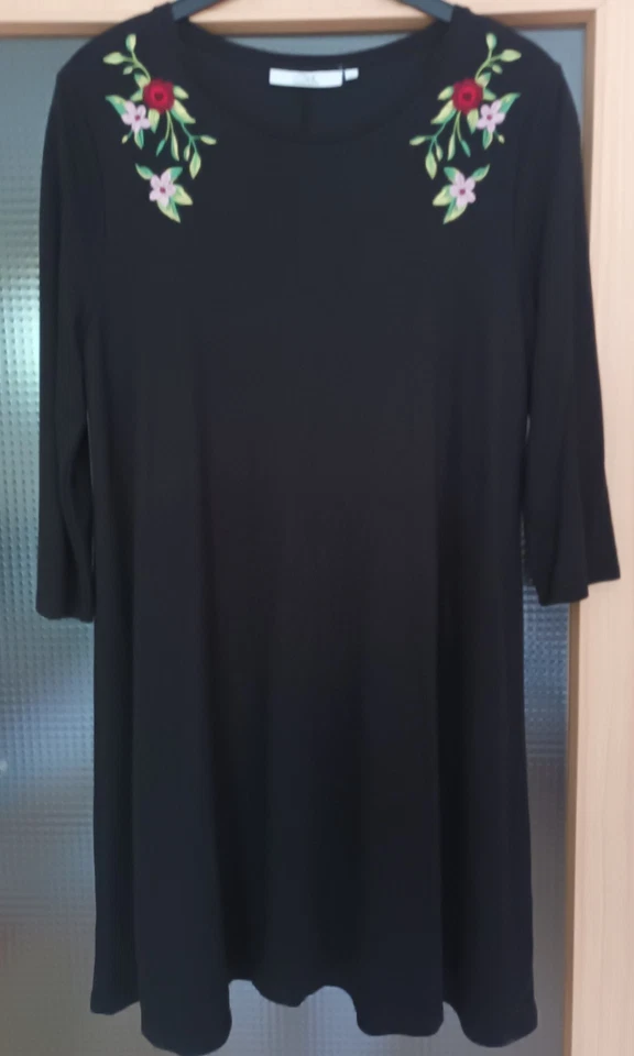 C&A Clockhouse: Kleid mit Blumen-Stickerei Gr. 48 - Bild 1 von 4