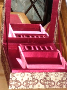 BOITE COFFRET A BIJOUX EN BROCART COMPARTIMENTS ET MIROIR INTERIEUR*** - Picture 1 of 4