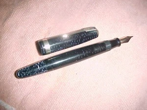 Penna stilografica AZURE BLUE PARKER VACUMATIC - GIOIELLO NERO - PENNINO FRECCIA 14K - BELLA - Foto 1 di 9