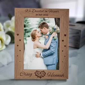 Wedding Photo Frame Engraved Wood Anniversary Gift Personalised with Any Text - Picture 1 of 2