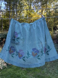 Lot 2 vtg Embroidered Half Aprons Floral green embroidered for project crafting  - Picture 1 of 8