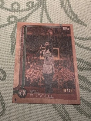 2025/2026 Topps 10/25 Bill Russell Wood Parallel Boston Celtics Salón de la fama Foto 1 de 4
