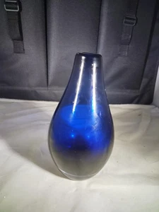 Vintage mundgeblasene 6 1/2 Zoll blaue Wassertropfen Vase - Bild 1 von 9