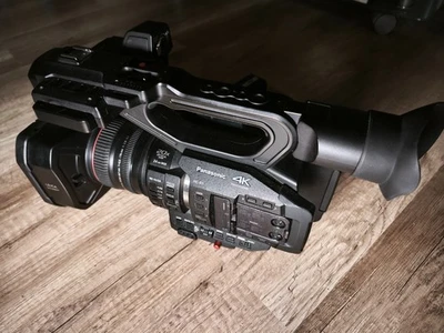 Panasonic HC-X1 4K Broadcast-Camcorder – voll funktionsfähig, 2 leichte Mängel - Bild 1 von 4